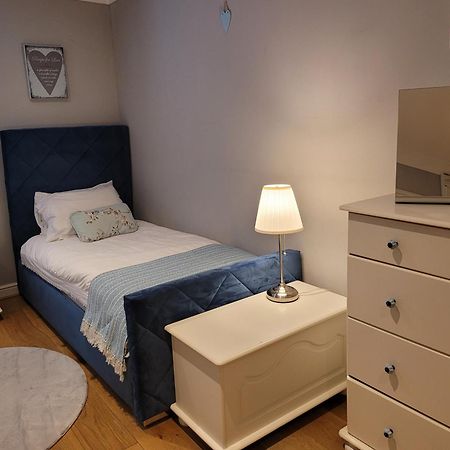 Three Bedroom Apartment By Beautiful Park Londres Exterior foto