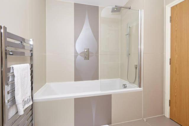 Three Bedroom Apartment By Beautiful Park Londres Exterior foto